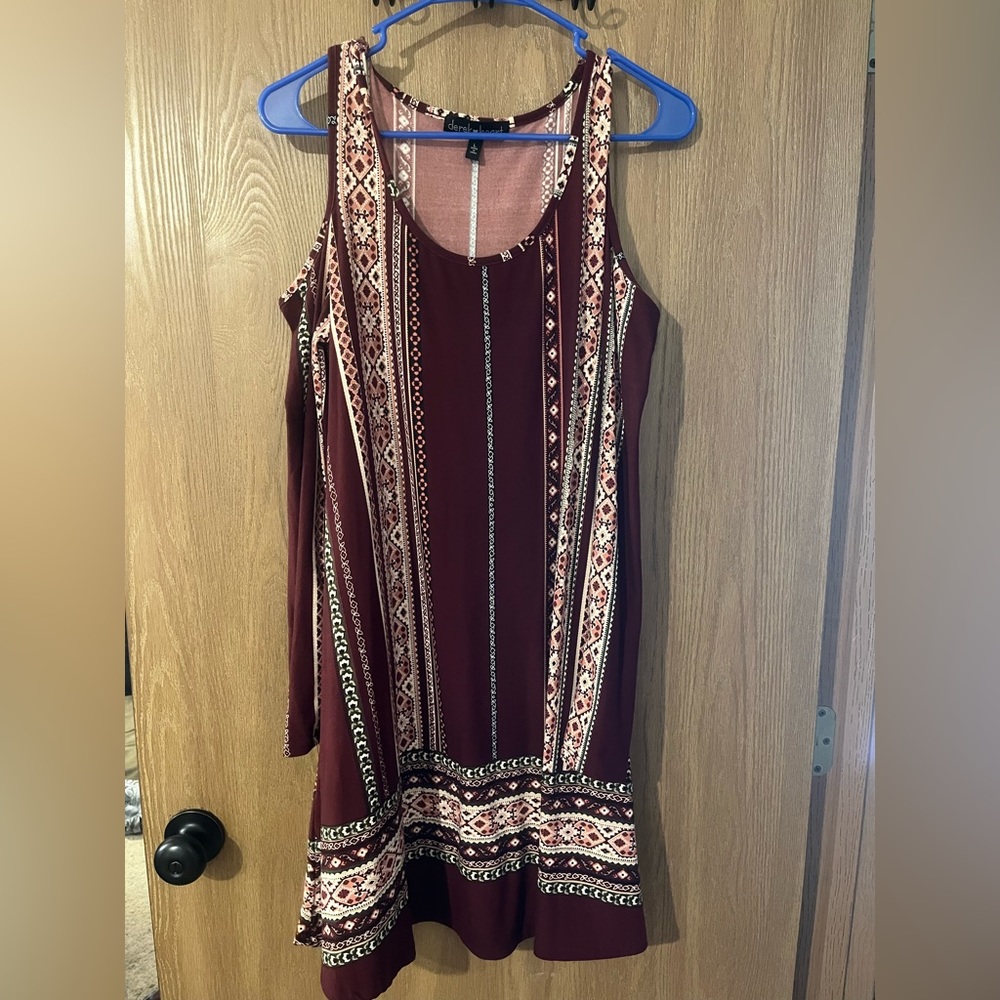 Derek heart long sleeve, shoulder less dress. Size Large.